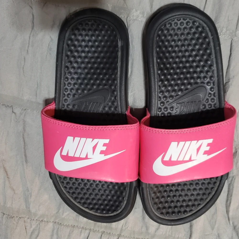 Nike bold comfy